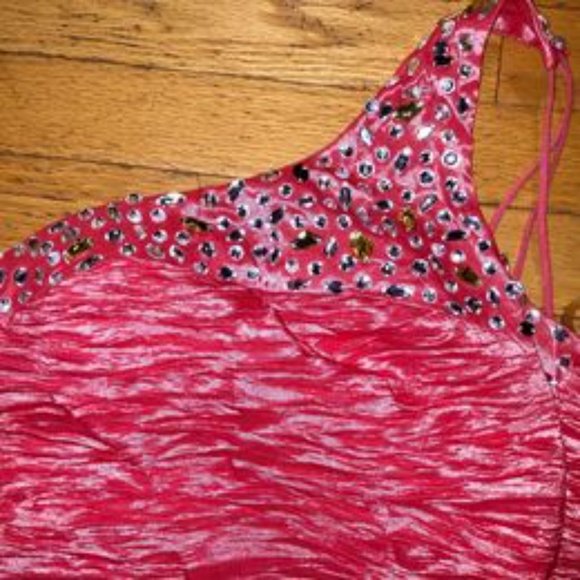 Daisy Women's One-Shoulder Ruched Cocktail Dress - Picture 3 of 5